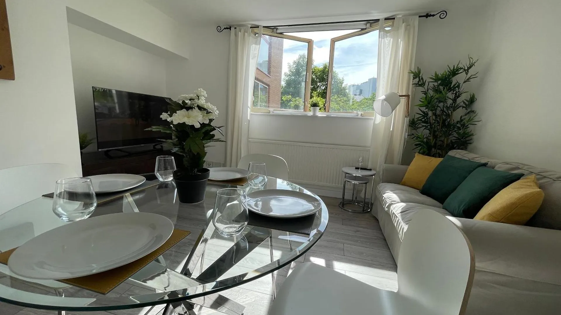 Tower Bridge City Haven King En-Suite With Parking London 0*,  Großbritannien